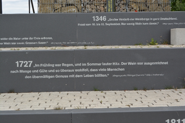 Inschrift an Aussichtsplattform "terroir f" bei Volkach