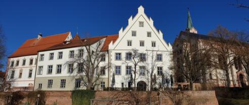 Rathaus, Fugger- und Neuffenschloß