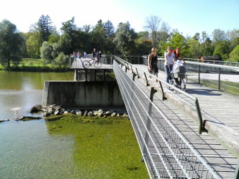 Steg über  Isar bei Harlaching