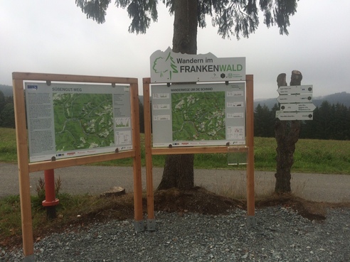 Infotafeln am Wanderausgangspunkt in der Mittleren Schnaid