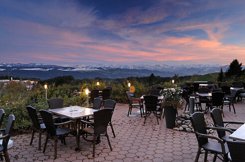 {17}{14}_4e3fb7eaf158e_tho_5123b