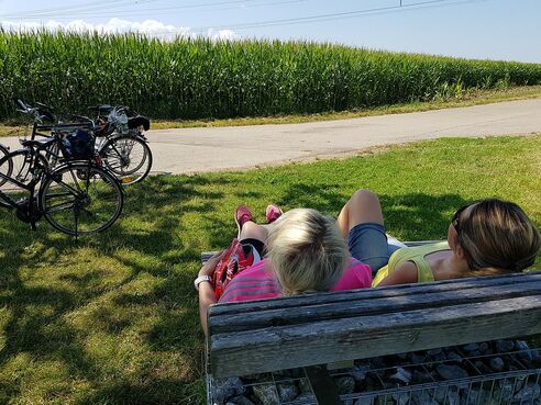 Relaxliege am Radweg zwischen Dietratried und Niederdorf