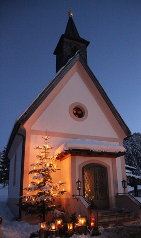 Radochsbergkirche zur Weihnachtszeit