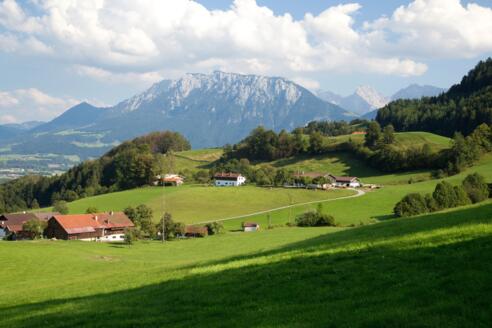 Aussicht Rundweg Kleinberg bei Grub auf das Kaisergebirge