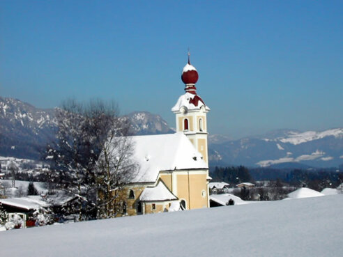 Pfarrkirche Going "zum Hl. Kreuz" im Winter