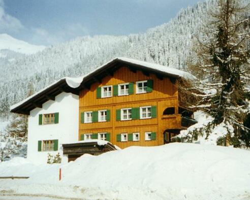 Hausansicht Winter