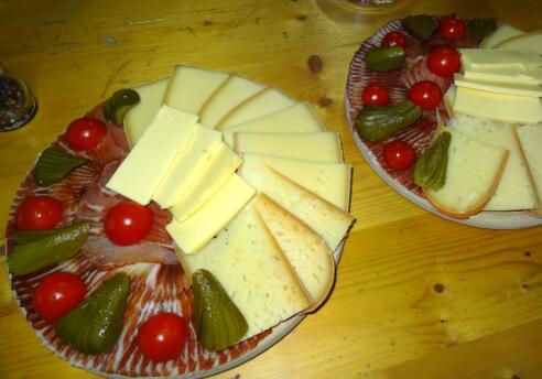 Jause auf der Baumgartenalm