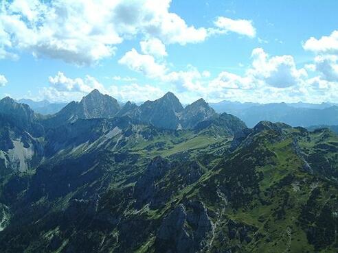Blick vom Brentenjoch zu den "Tannheimern"
