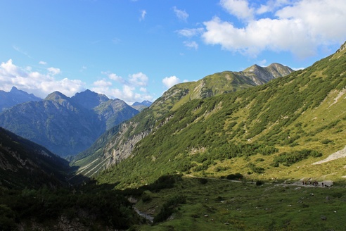 Abstieg durch das Höhenbachtal nach Holzgau