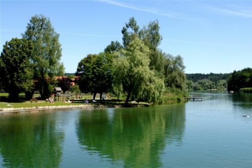 Alzbad-Strandbad mit Spielplatz
