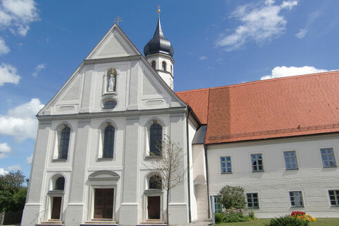 Ehemaliges Kloster und Stiftskirche Beyharting