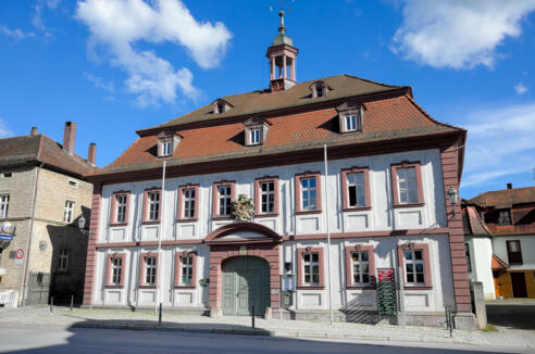Das Historische Rathaus von Markt Wiesentheid mit Tourist-Info Markt Wiesentheid und Dorfschätze
