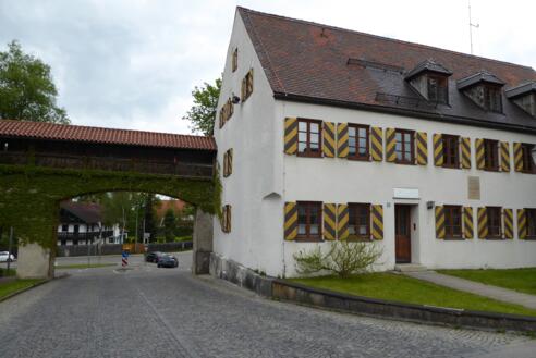 Schongauer Münztor mit ehemaligem Müngebäude