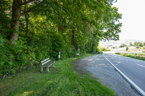 Bänke-an-der-Straße