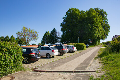 Parkplatz-Friedhof-Start