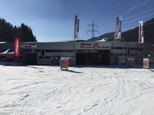 INTERSPORT Wagrain - Talstation der roten 8er Gondel