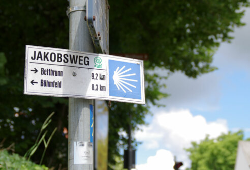Wegweiser nach Böhmfeld