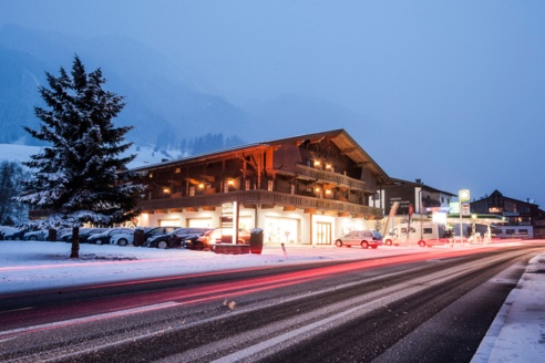 INTERSPORT Schönherr Stubaital - Ortseinfahrt Neustift