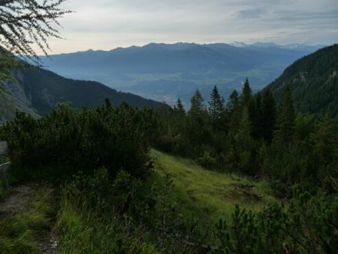 Blick von der Bank "Schöne Aussicht" über die Kranebitter Schlucht nach Insbruck