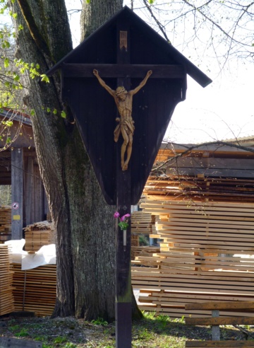 Wegkreuz an der Straßenkreuzung am Sägewerk in Steingaden.