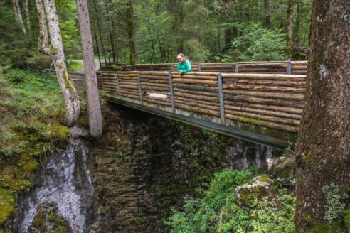 Brücke über die Subersach beim Wasserfall