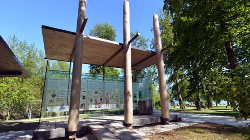 Pfahlbau-Pavillon