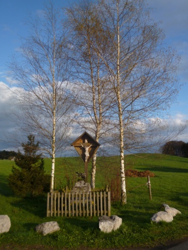 Wegkreuz an der Straße zwischen Andrähof und Weilheim.