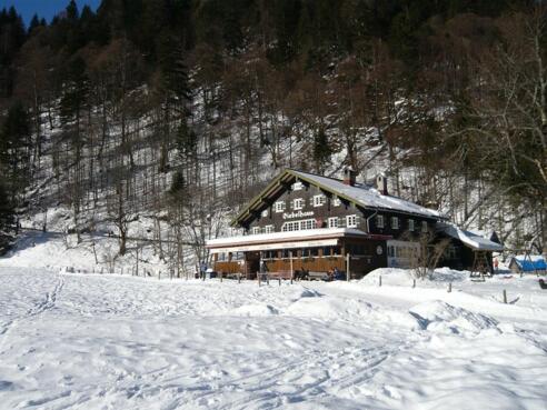 Auch im Winter ist das Giebelhaus immer einen Ausflug wert.