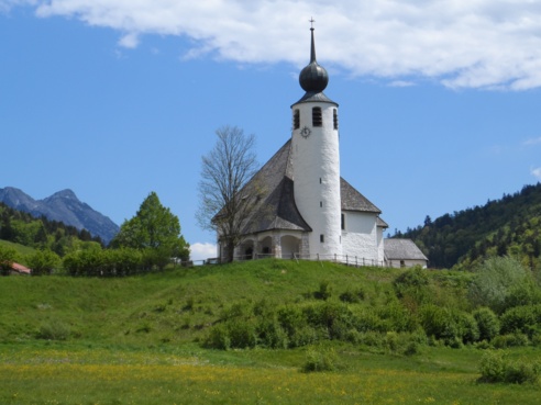 Kirche in Weißbach an der Alpenstraße