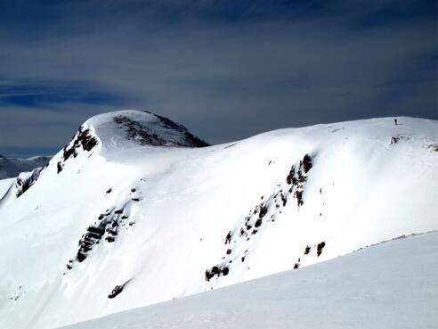 Blick zum Hauptgipfel 2249 m
