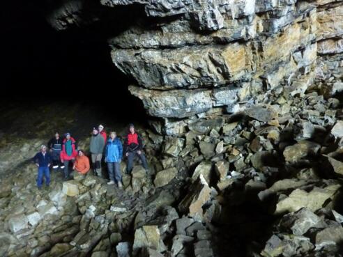 Am Höhleneingang