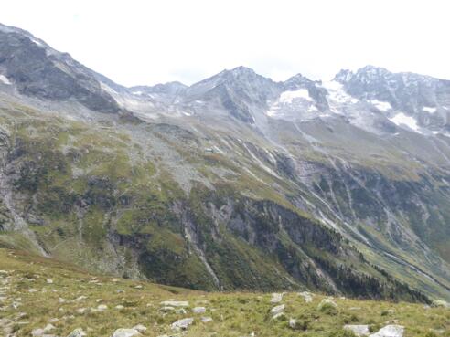 Blick von der Sonntagskarkanzel auf die Kasseler Hütte