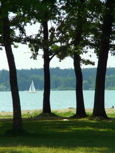 Blick vom Strandbad Pietzing über den Simssee.