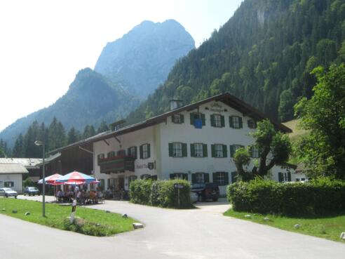 Der Gasthof Auzinger in Hintersee.