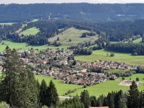 Aussicht vom Sonneck auf das Weitnauer Tal und Hauchenberg