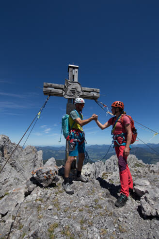 Gipfel-Handschlag an der Vorderen Karlspitze