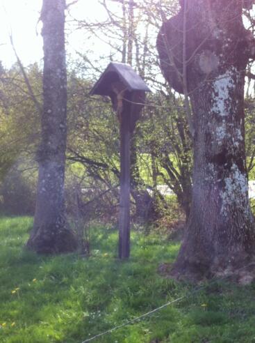 Wegkreuz an der Straße