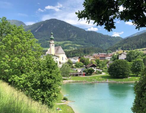 Reither See Blick vom Wasserwanderweg Alpbachtal