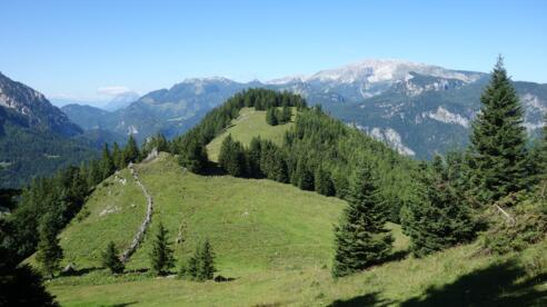 Lugkogel 1447m mit Warscheneck rechts
