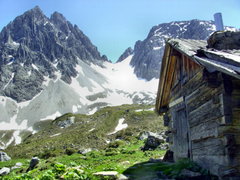 Parzinnalm mit Dremel- und Schneekarlespitze