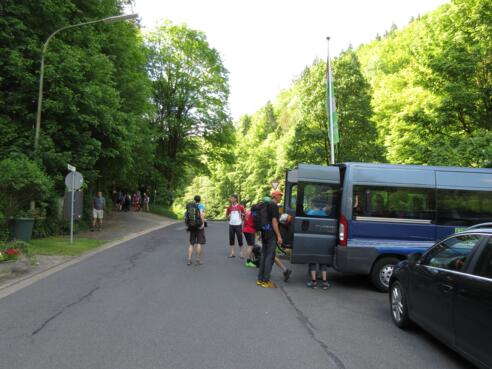 einige Parkmöglichkeiten am Beginn der Kohlsteiner Straße