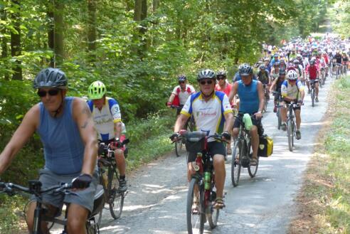 Radlergruppe beim Drei-Länder-Rad-Event