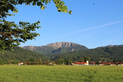 Benediktbeuern mit Benediktenwand