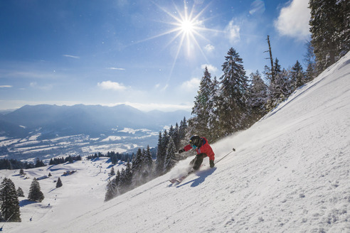 Junger Skifahrer am Brauneck