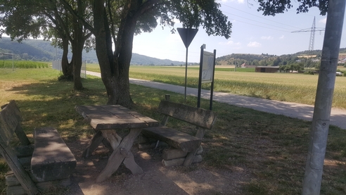 A nice play to have a snack and break during biking/hiking/skating tour