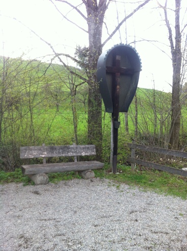 Wegkreuz an der Station die Arbeit des Bauern