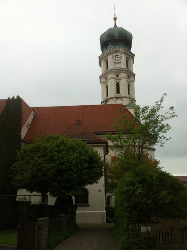 Kirche St. Michael in der Ortsmitte von Seeshaupt