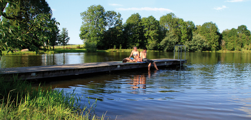 Ausgelassenes Badevergnügen am Bismarckweiher