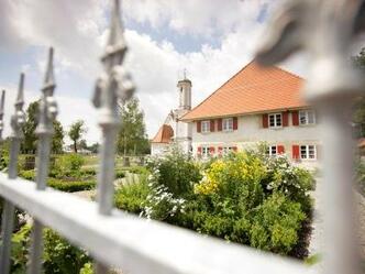 Riedkapelle mit Mesnerhaus