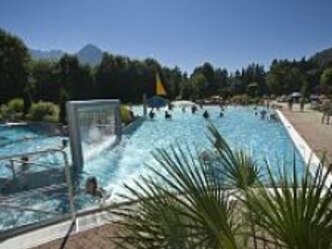 sommervergnuegen-im-erlebnis-und-familienbad-in-fischen-im-herrlichem-blick-225x170